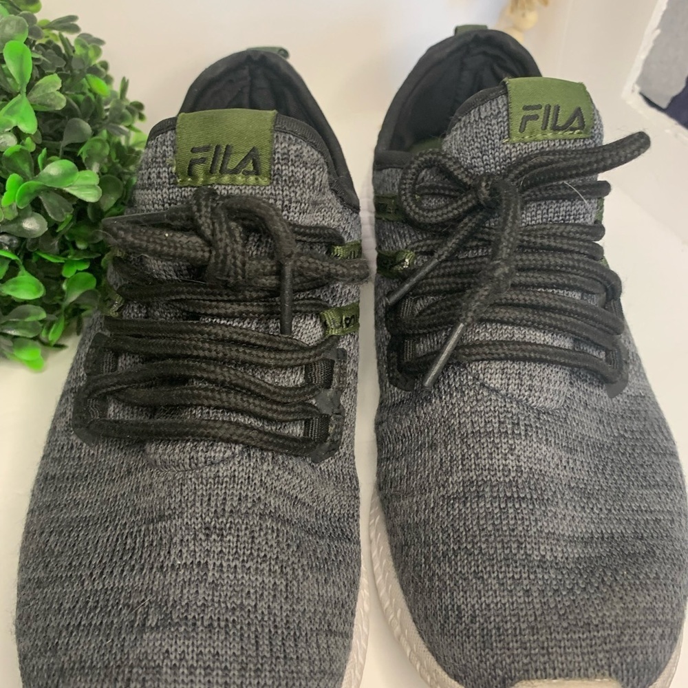 FILA‎ Women’s running shoes. Size 5 1/2. Like new